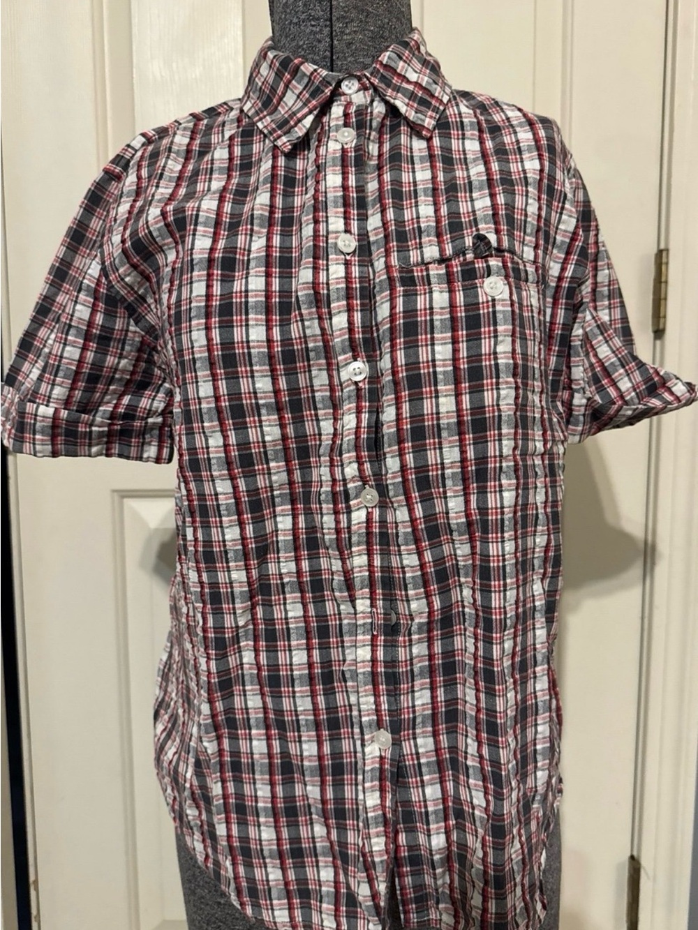Bundle of vintage clothes Short-Sleeve Plaid Button-Up Shirt - Red & Black